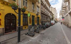 Kazinczy 10 Apartment With 3 Bedrooms